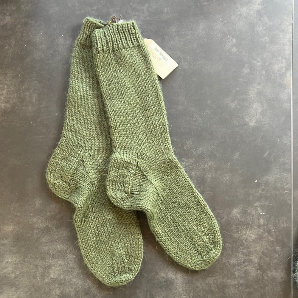 THE ELDER STATESMAN NWT Super Thick Military Green Baby Alpaca Lounging Socks
